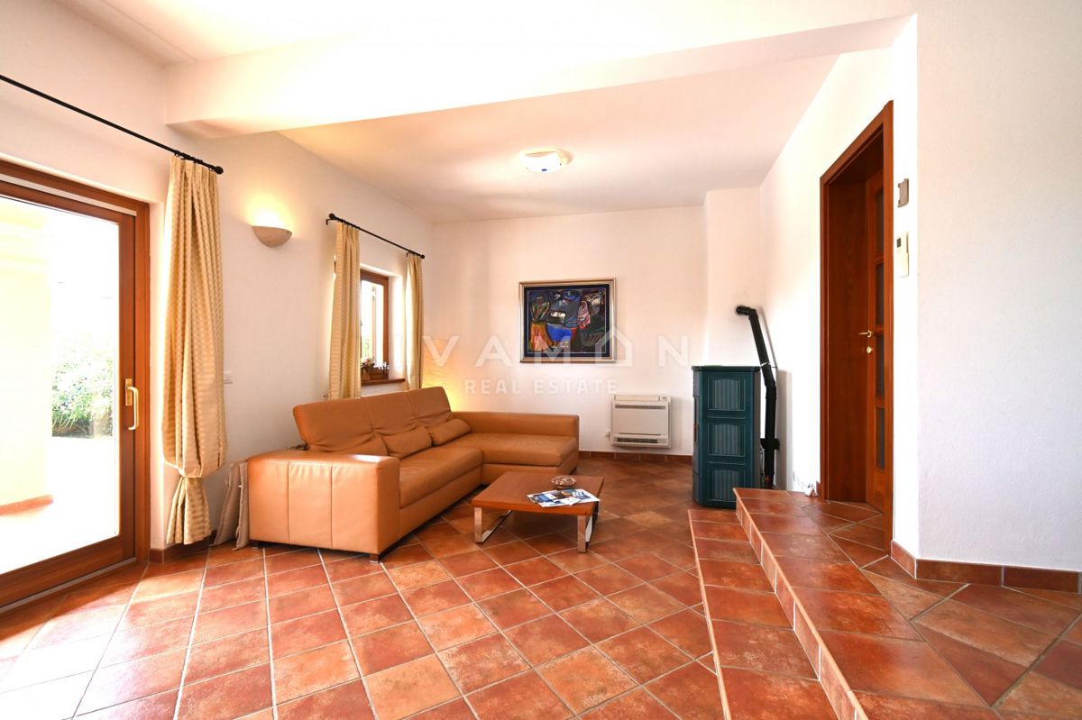 Villa arredata con piscina, a 6 km dal mare