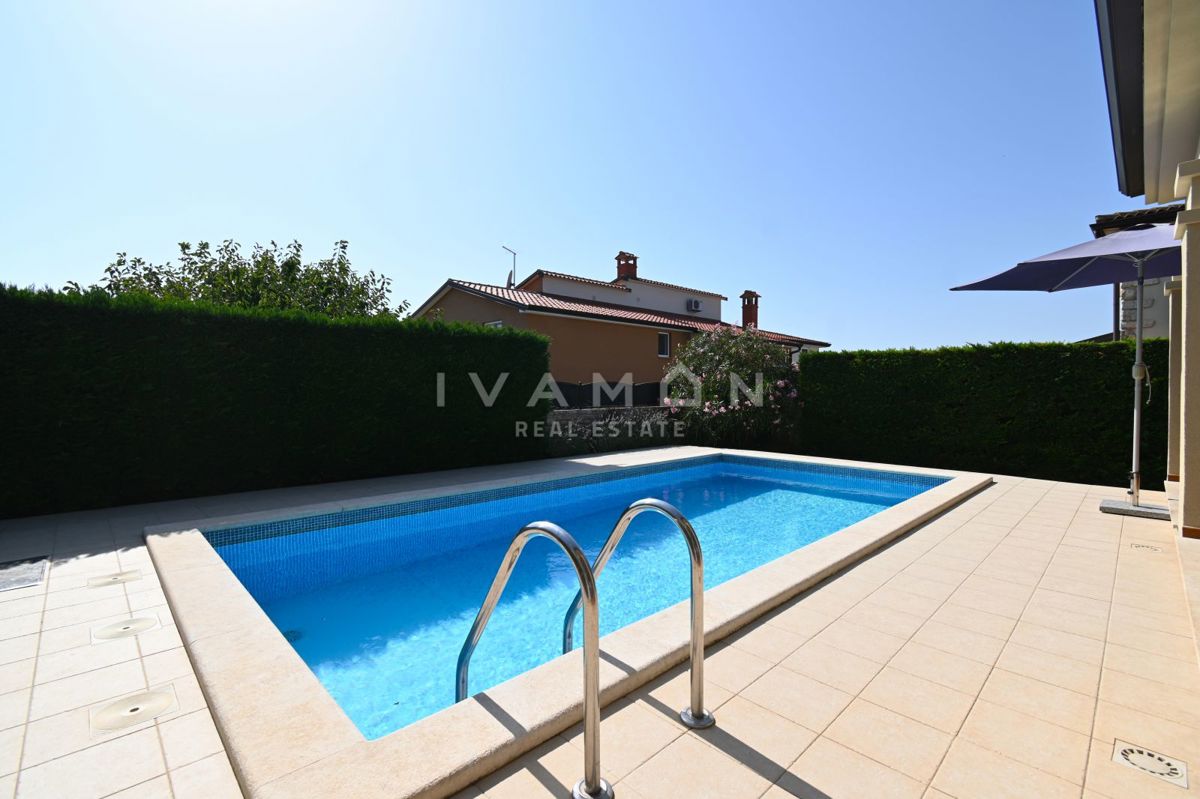 Villa arredata con piscina, a 6 km dal mare