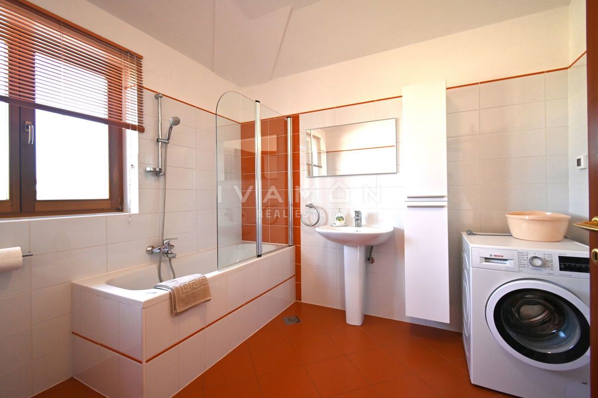 Villa arredata con piscina, a 6 km dal mare