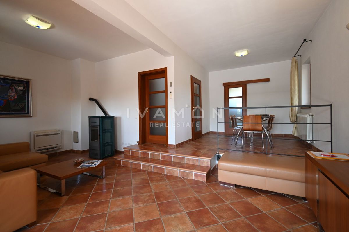 Villa arredata con piscina, a 6 km dal mare