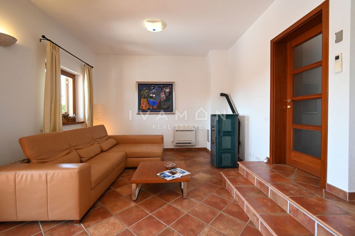Villa arredata con piscina, a 6 km dal mare