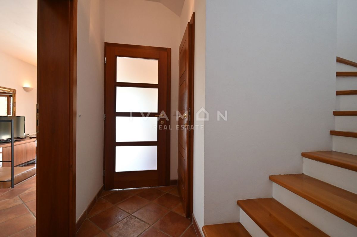 Villa arredata con piscina, a 6 km dal mare
