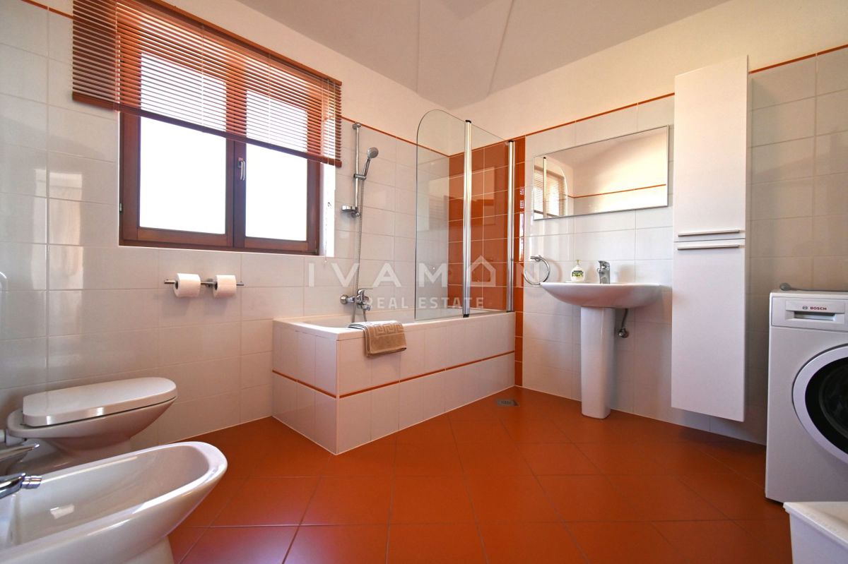 Villa arredata con piscina, a 6 km dal mare