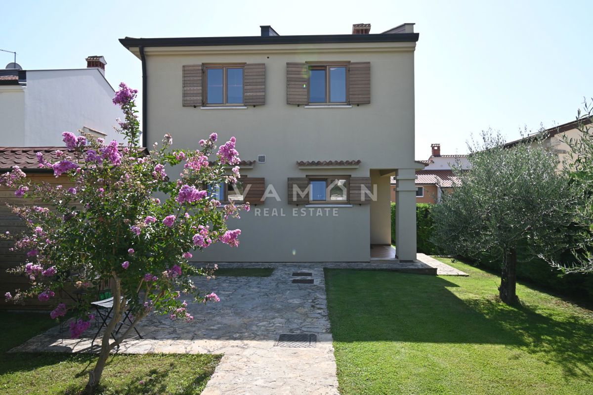 Villa arredata con piscina, a 6 km dal mare