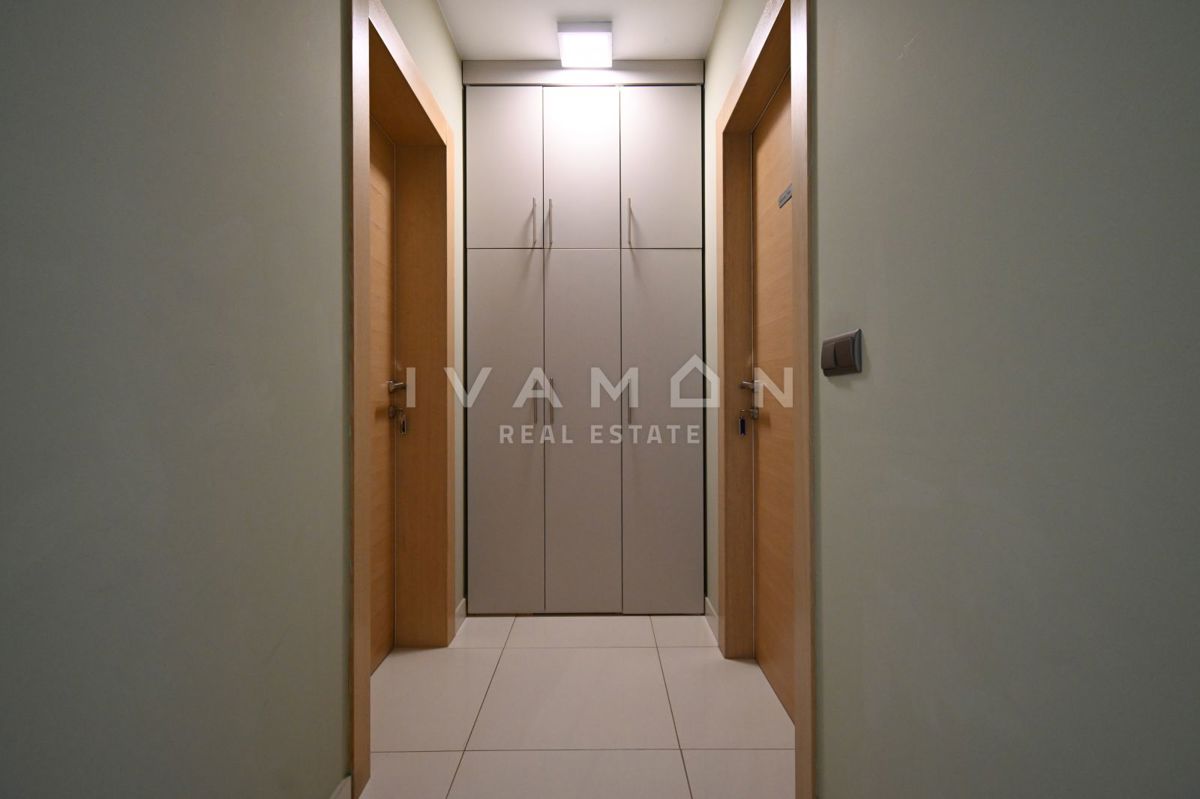 Casa con due appartamenti in una posizione eccellente a Parenzo