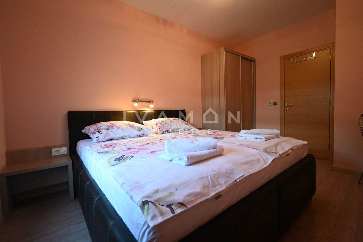 Casa con due appartamenti in una posizione eccellente a Parenzo