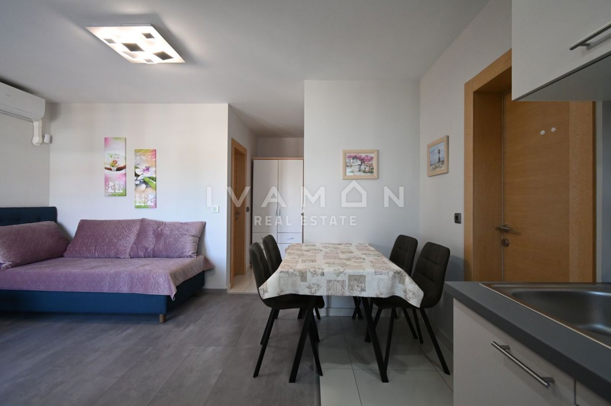 Casa con due appartamenti in una posizione eccellente a Parenzo