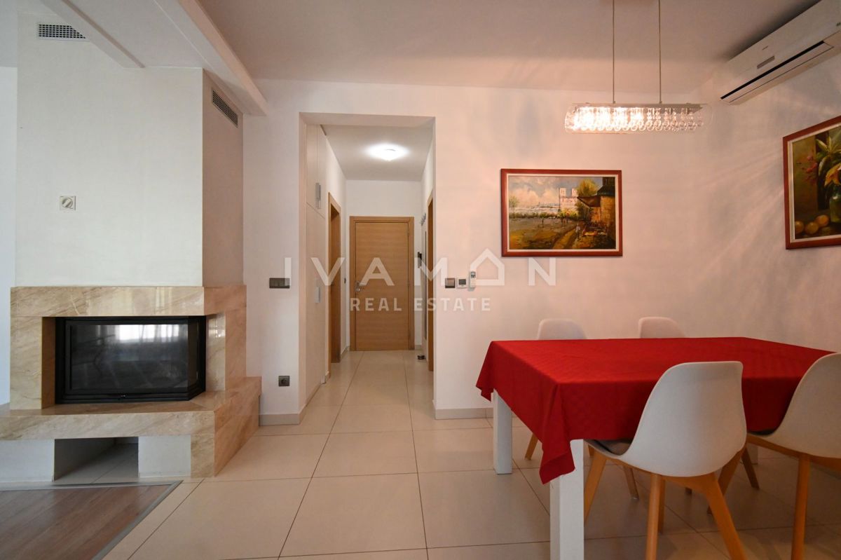 Casa con due appartamenti in una posizione eccellente a Parenzo