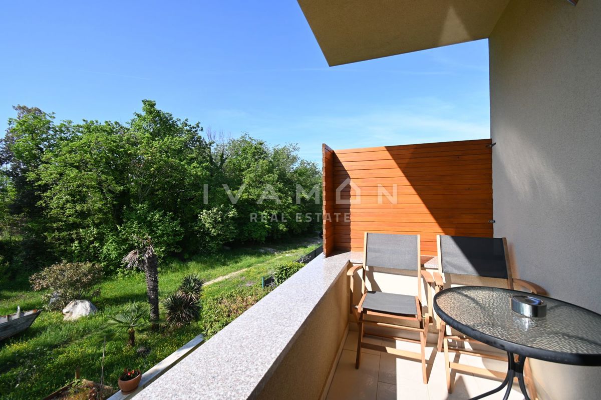 Casa con due appartamenti in una posizione eccellente a Parenzo