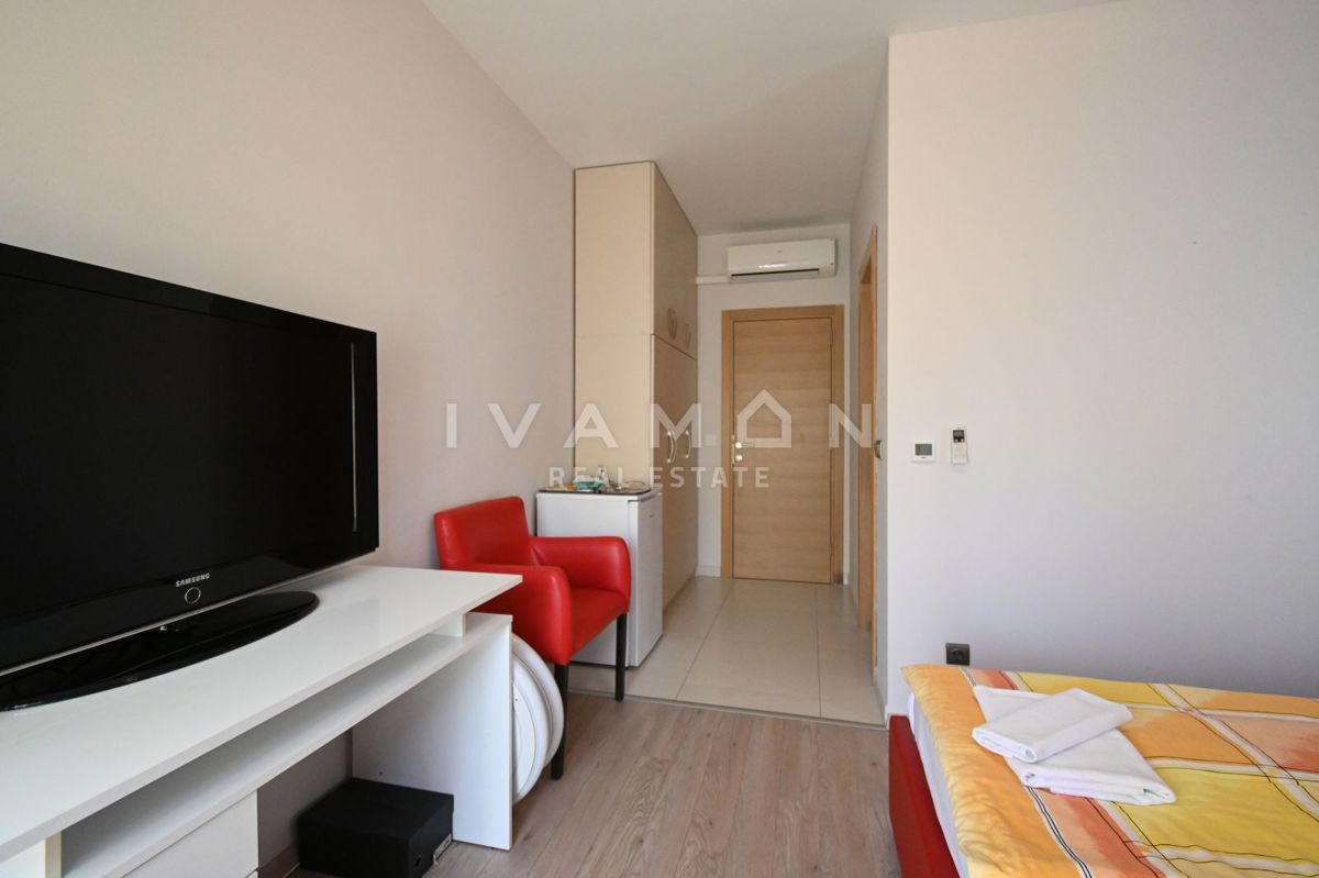 Casa con due appartamenti in una posizione eccellente a Parenzo