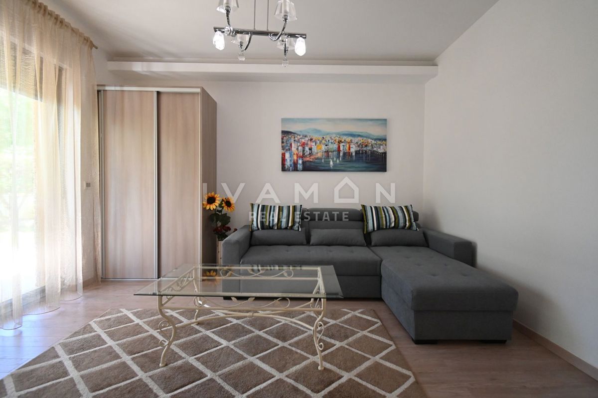 Casa con due appartamenti in una posizione eccellente a Parenzo