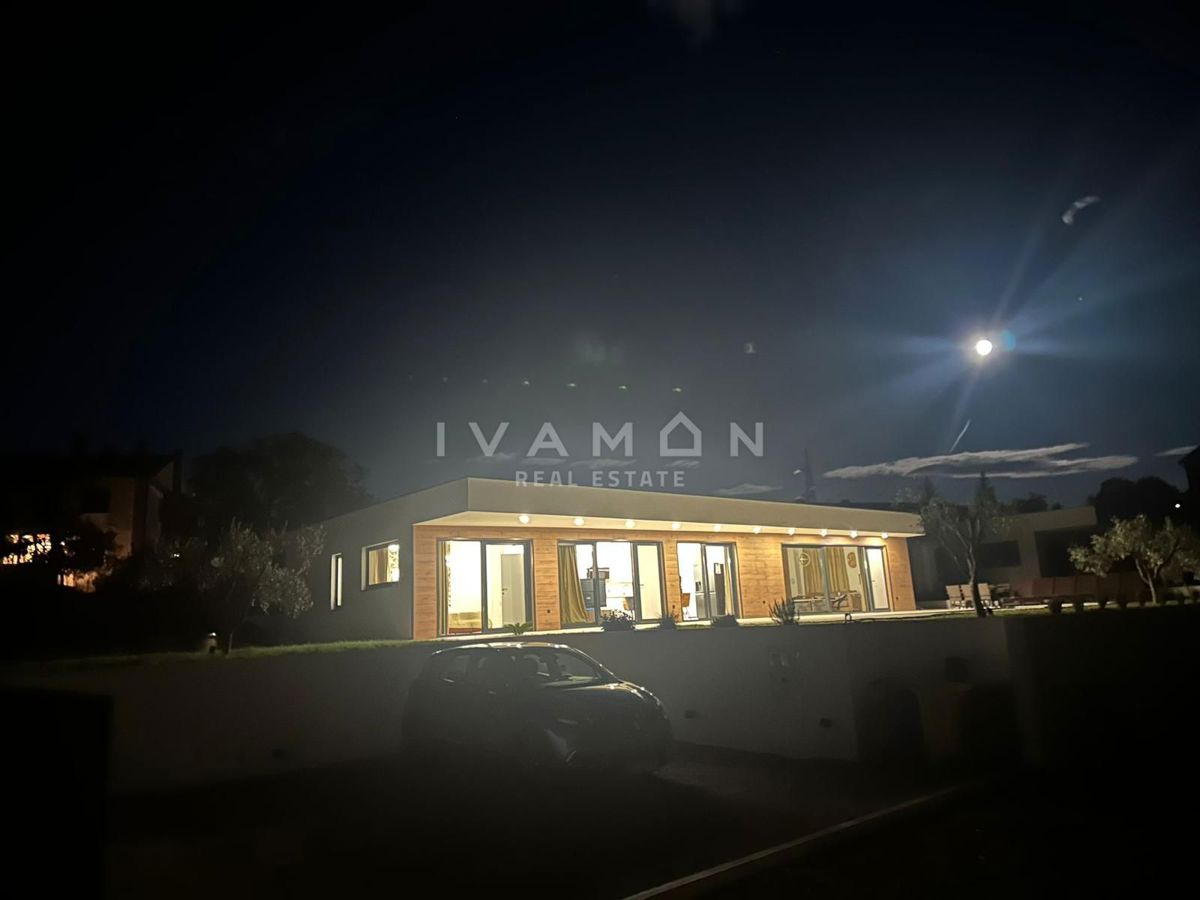 Nuova casa a piano terra con due unità abitative e piscina