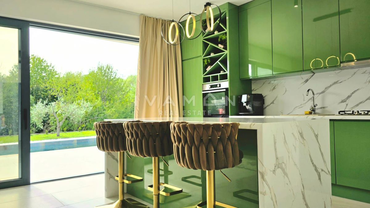 Nuova casa a piano terra con due unità abitative e piscina