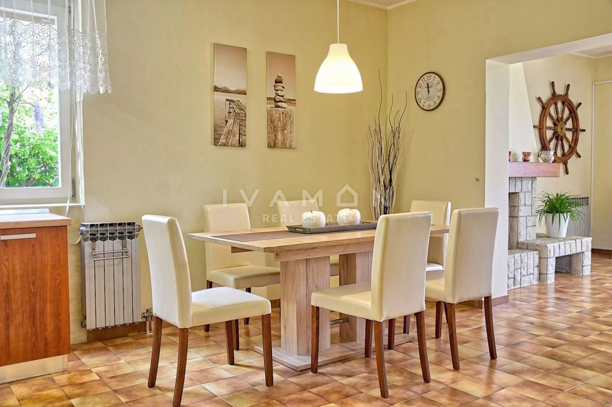 Casa Indipendente con Due Appartamenti, a 400 m dal Mare