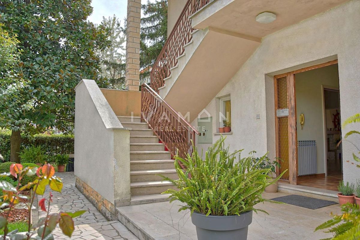 Casa Indipendente con Due Appartamenti, a 400 m dal Mare