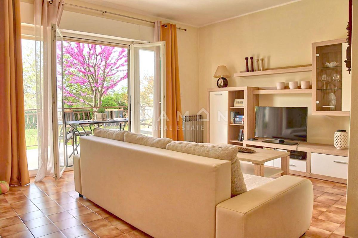 Casa Indipendente con Due Appartamenti, a 400 m dal Mare
