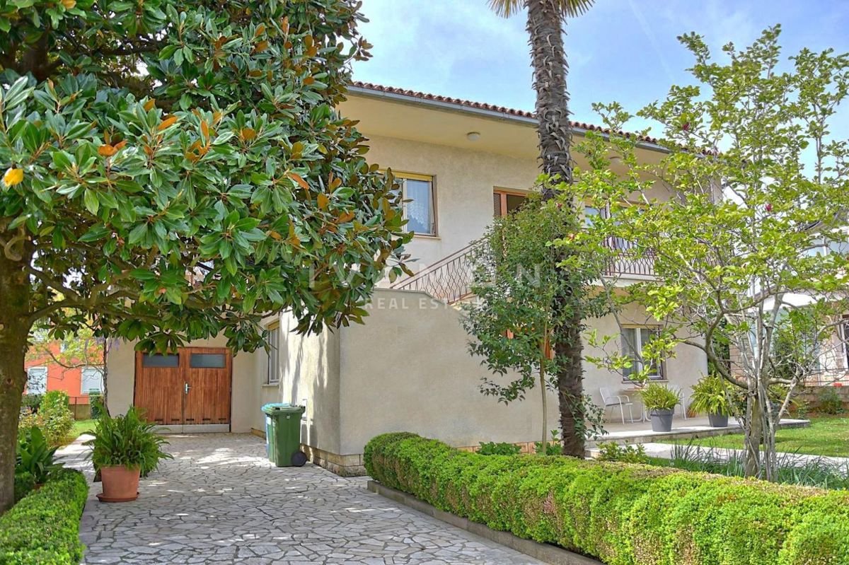 Casa Indipendente con Due Appartamenti, a 400 m dal Mare
