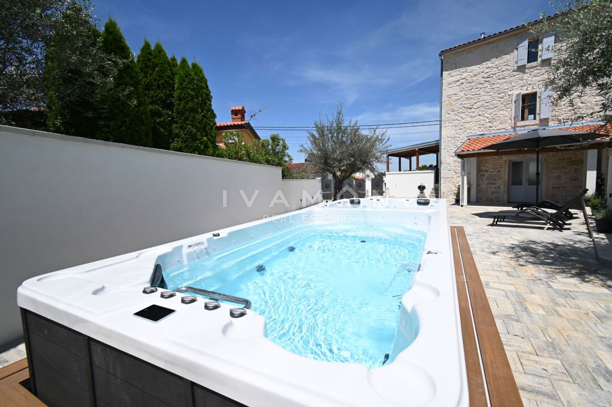 Casa in Pietra Ristrutturata con Jacuzzi