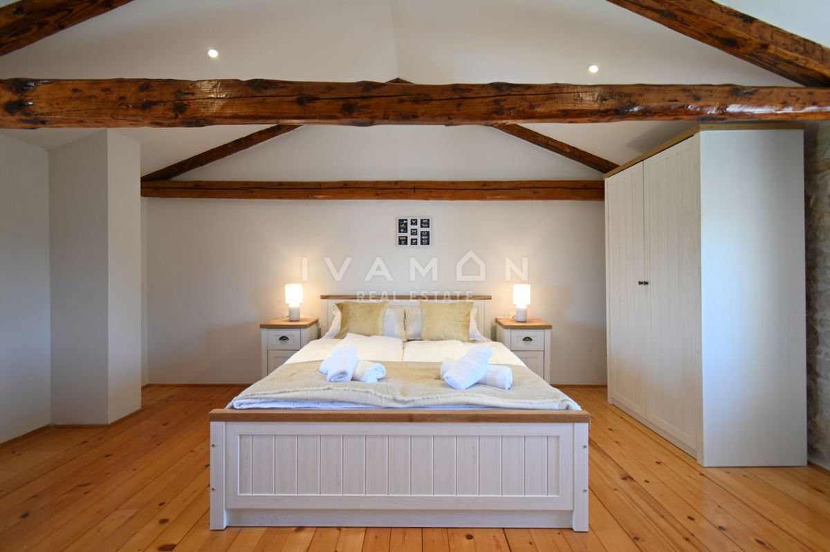 Casa in Pietra Ristrutturata con Jacuzzi