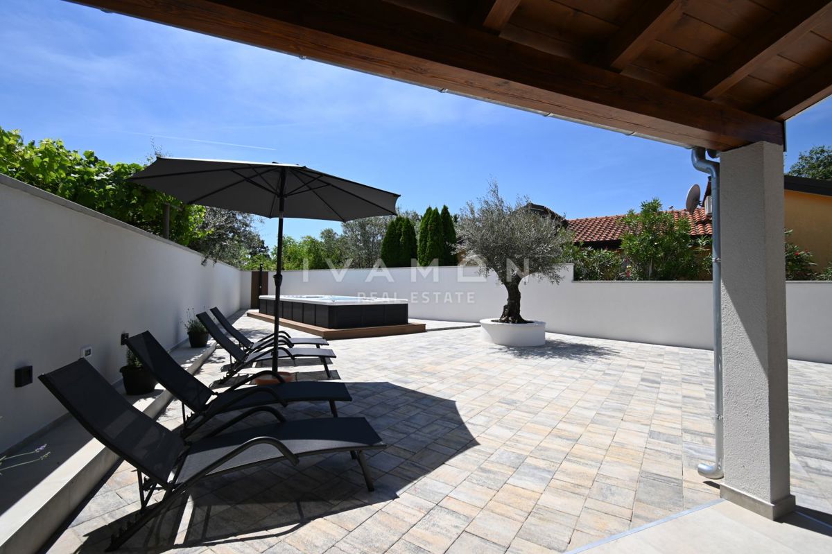 Casa in Pietra Ristrutturata con Jacuzzi