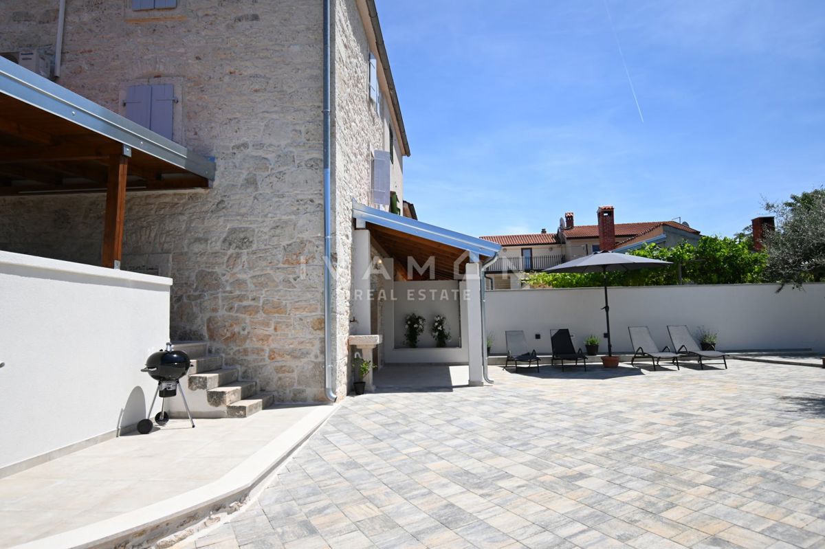 Casa in Pietra Ristrutturata con Jacuzzi