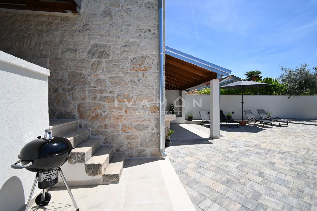 Casa in Pietra Ristrutturata con Jacuzzi