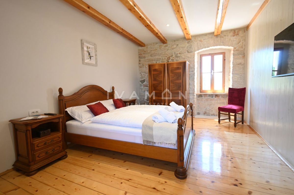 Casa in Pietra Ristrutturata con Jacuzzi