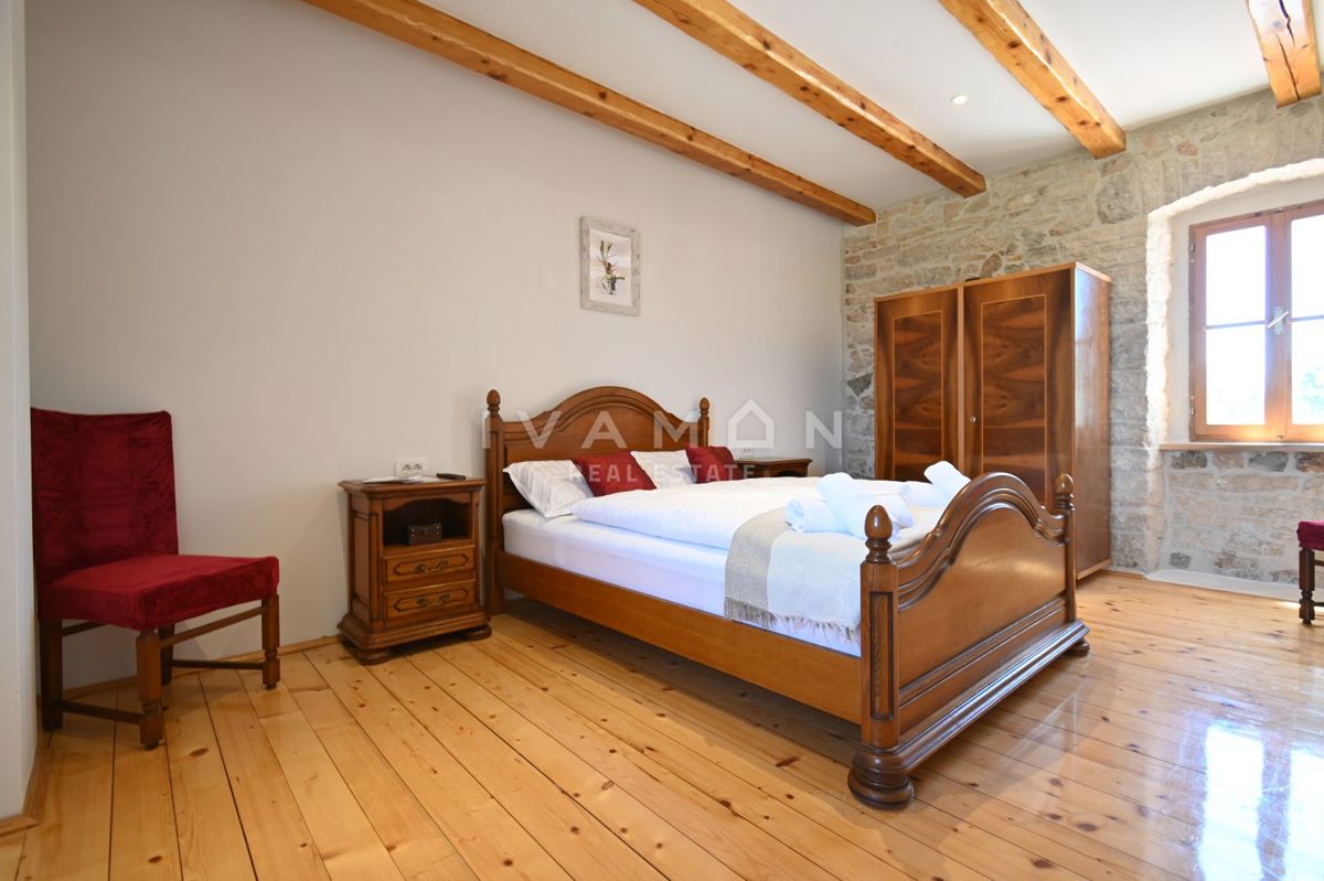 Casa in Pietra Ristrutturata con Jacuzzi