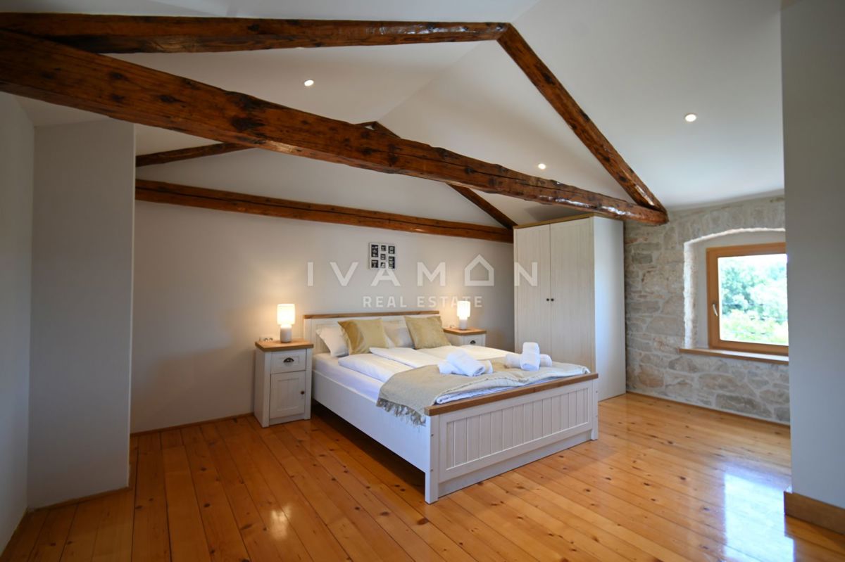 Casa in Pietra Ristrutturata con Jacuzzi