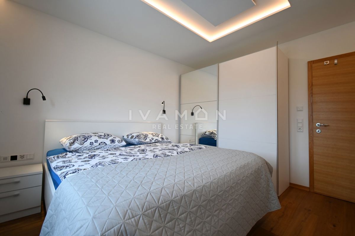 Casa indipendente con tre camere da letto e piscina, a 2,5 km dalla spiaggia