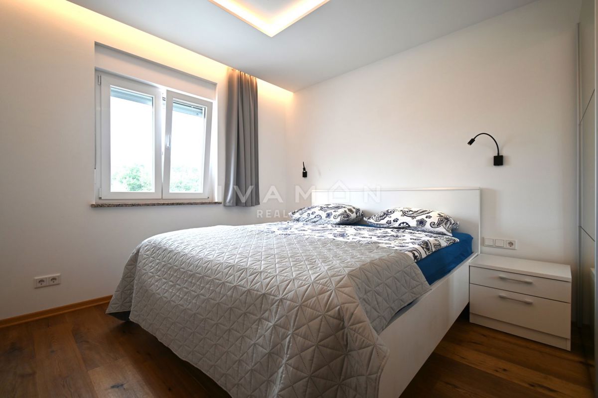 Casa indipendente con tre camere da letto e piscina, a 2,5 km dalla spiaggia