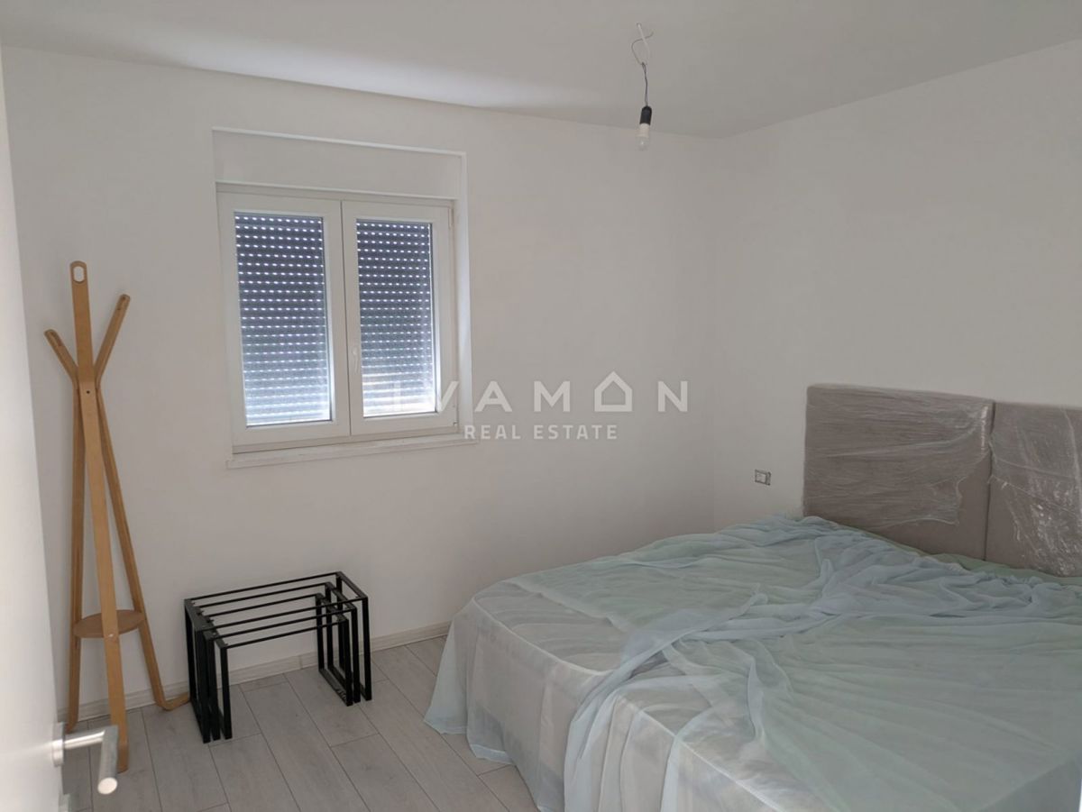 In vendita nuovo appartamento a Pola, 52 m²  Njemački: