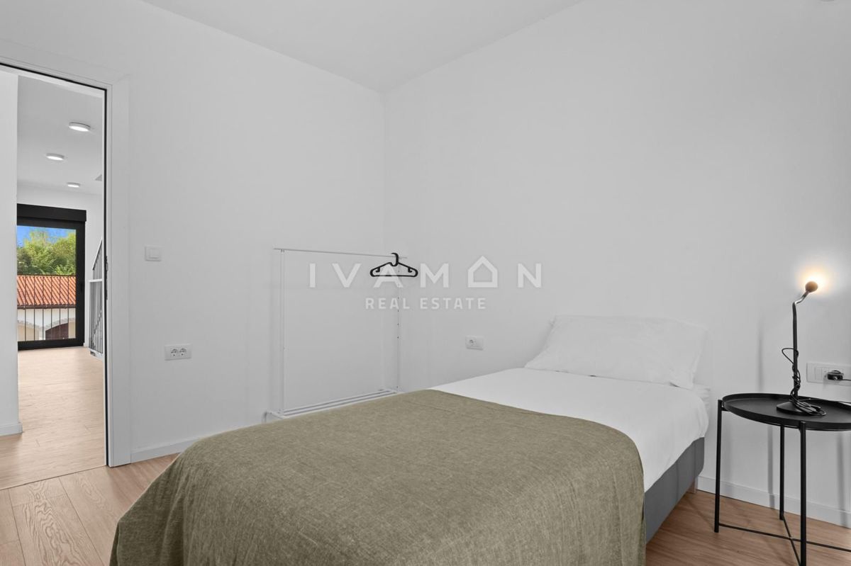 Casa con quattro camere da letto, completamente arredata, vicino al centro