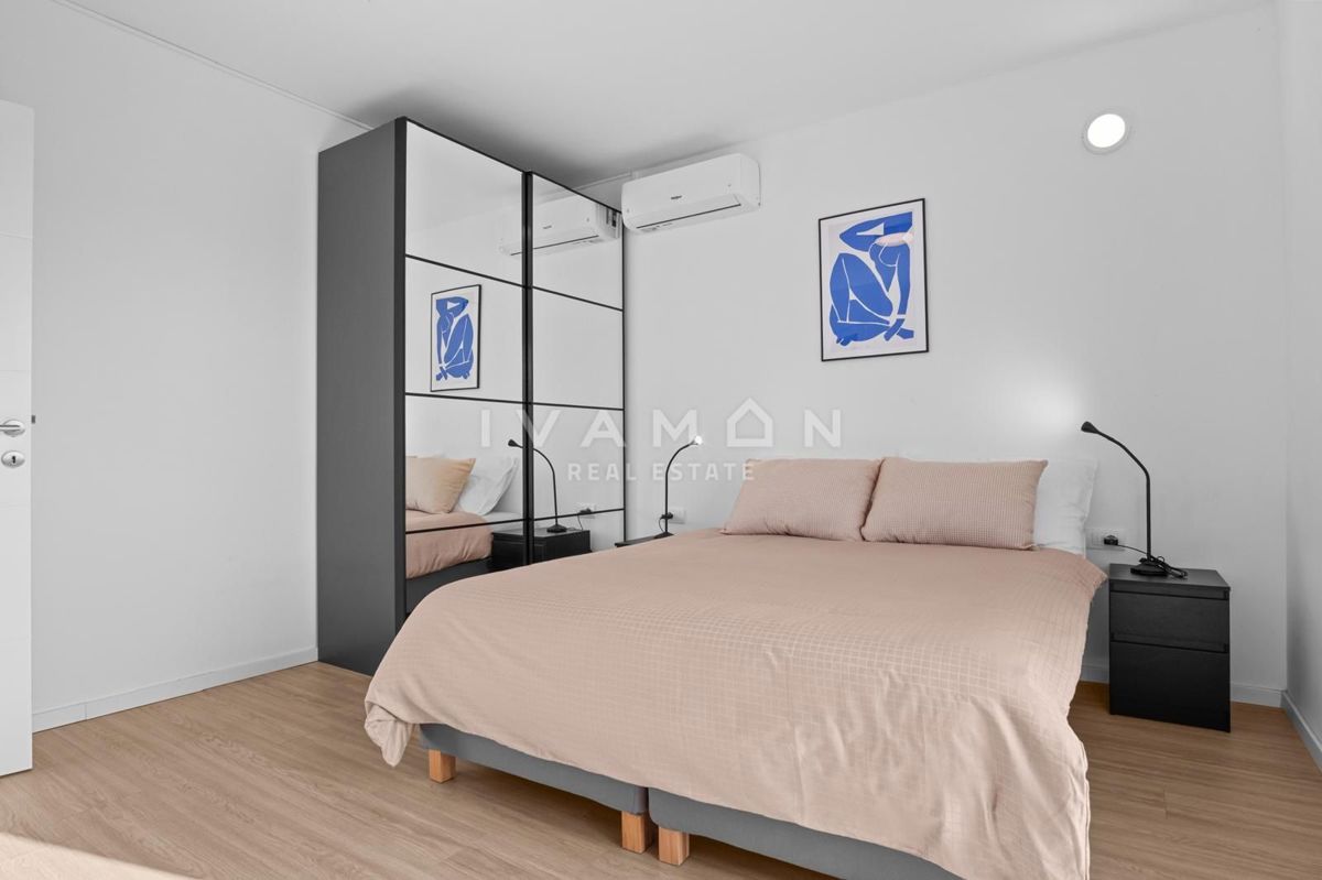 Casa con quattro camere da letto, completamente arredata, vicino al centro