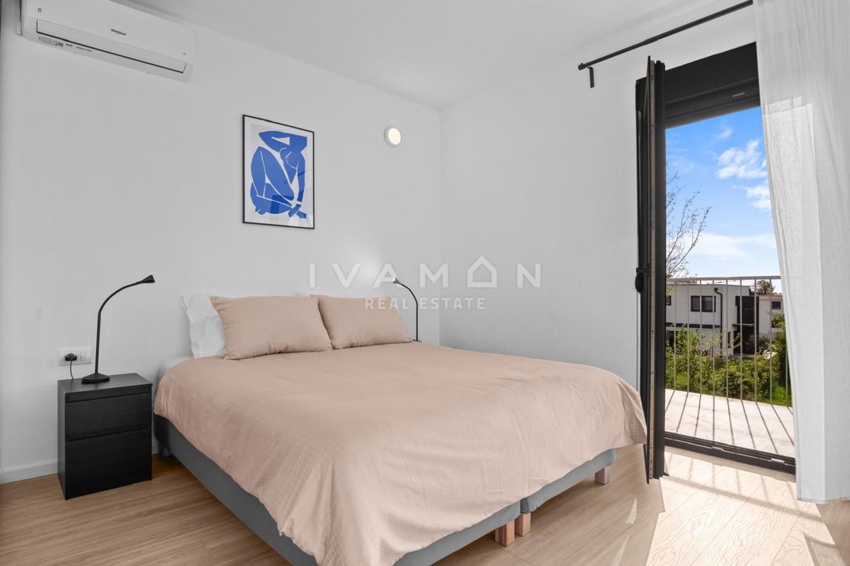 Casa con quattro camere da letto, completamente arredata, vicino al centro