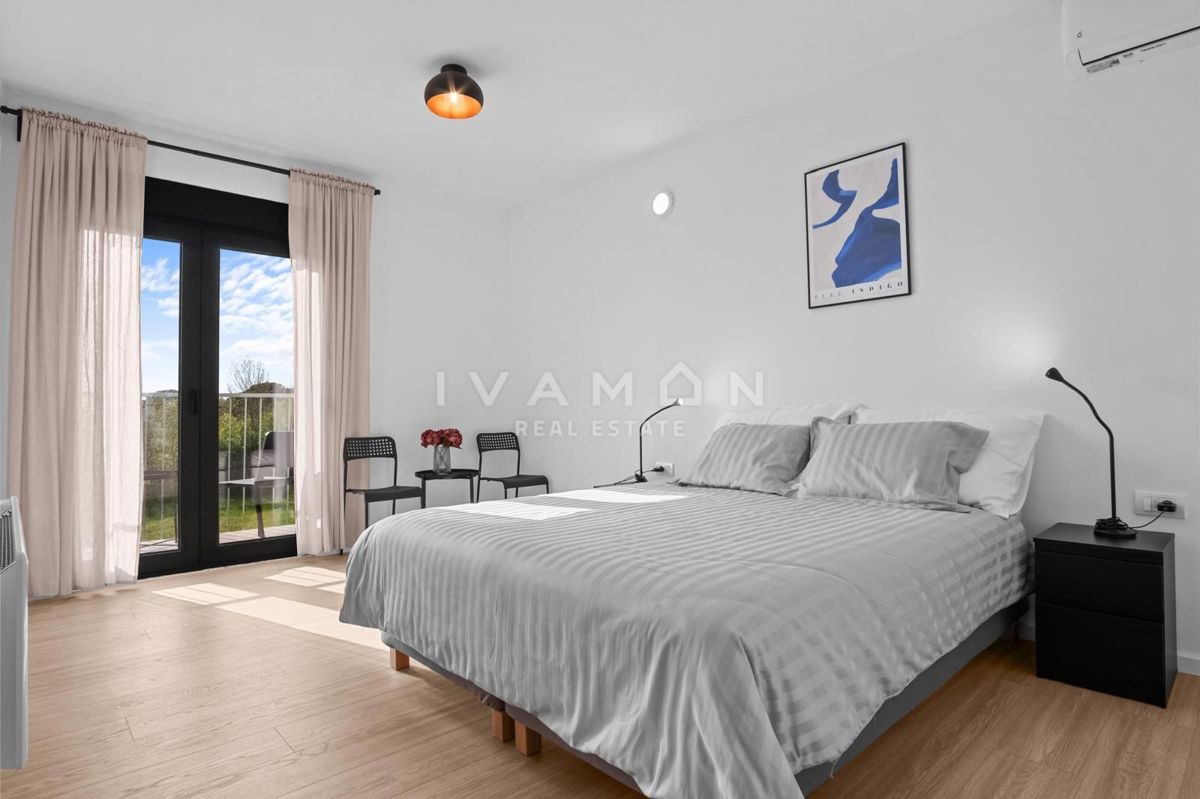 Casa con quattro camere da letto, completamente arredata, vicino al centro