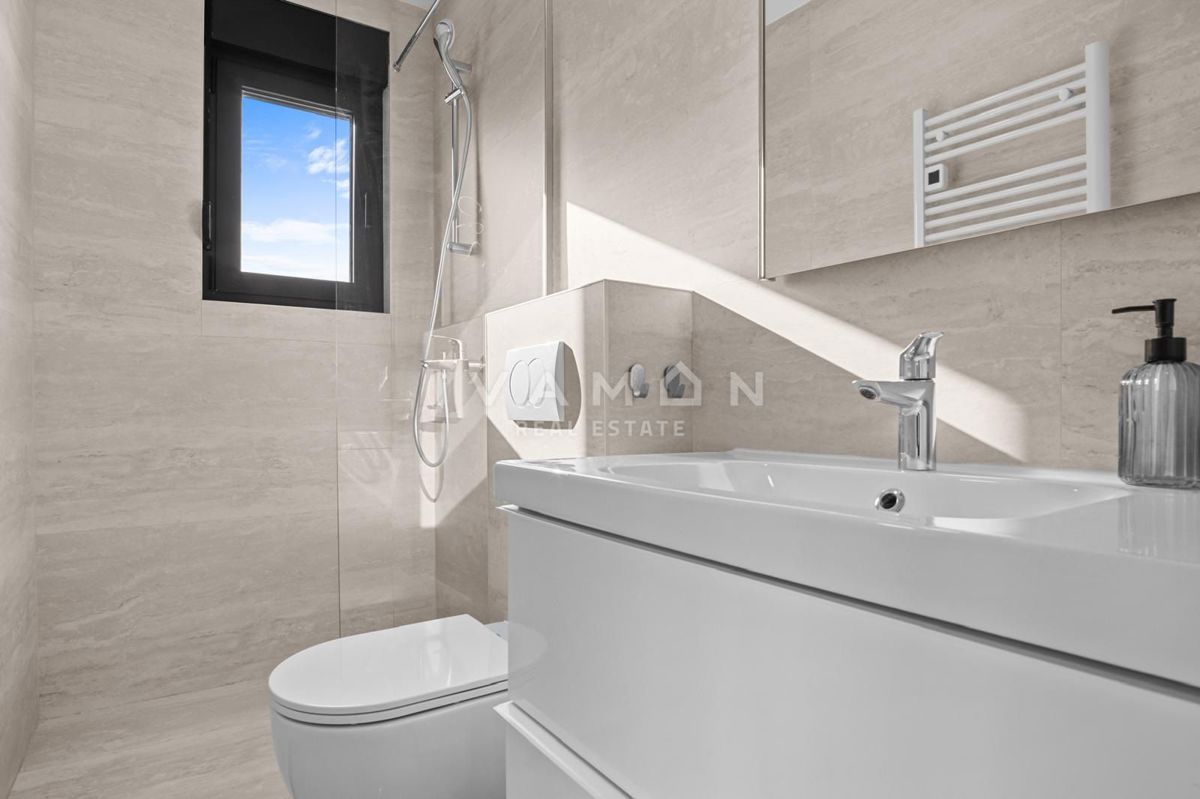 Casa con quattro camere da letto, completamente arredata, vicino al centro