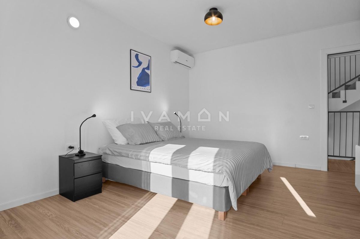 Casa con quattro camere da letto, completamente arredata, vicino al centro