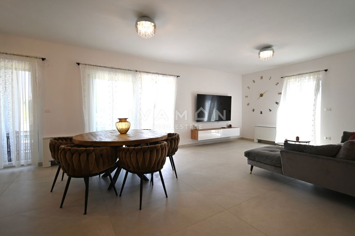 Nuova casa arredata con tre camere da letto