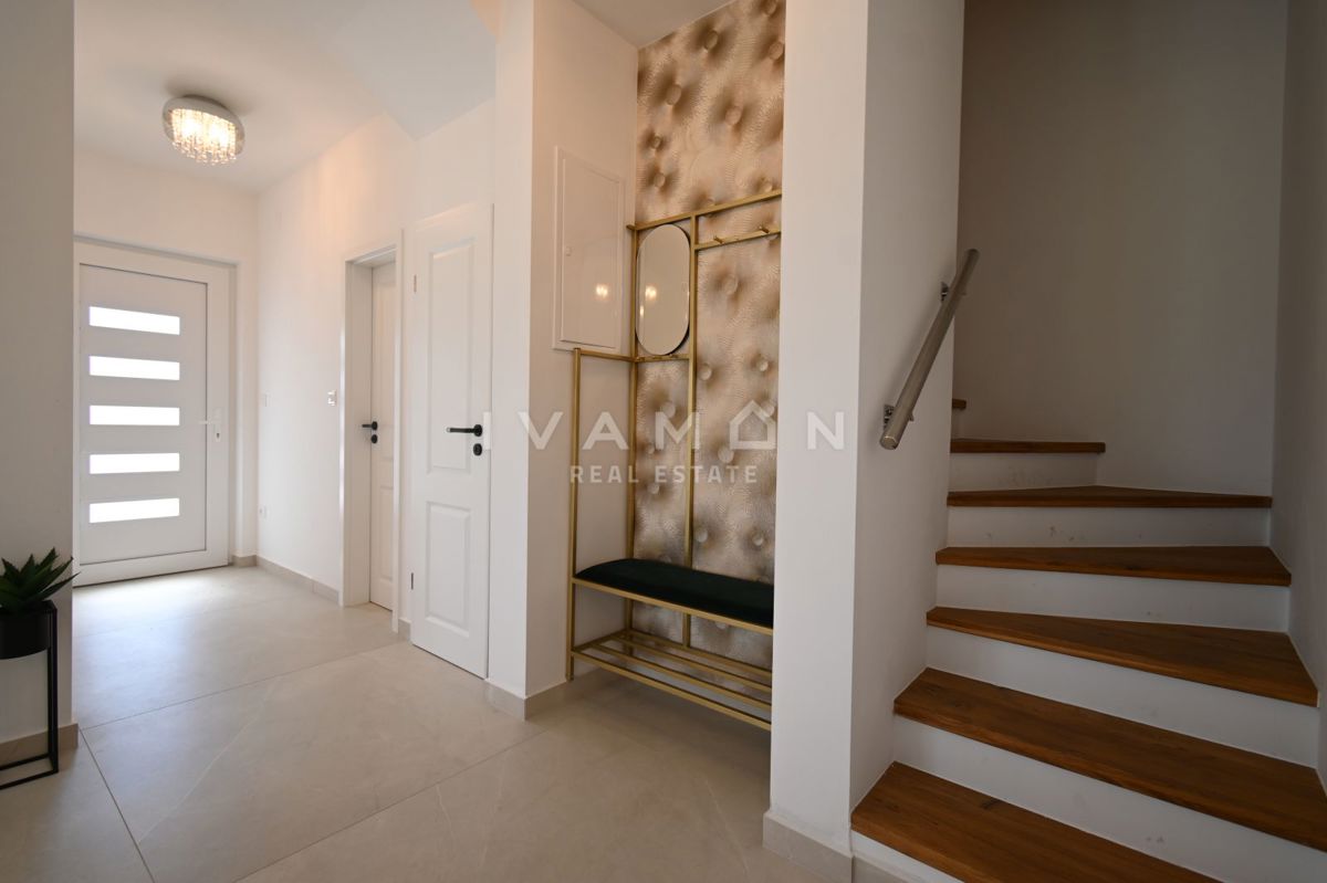 Nuova casa arredata con tre camere da letto