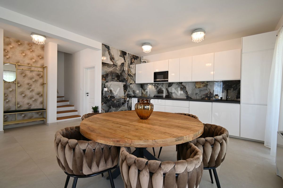 Nuova casa arredata con tre camere da letto