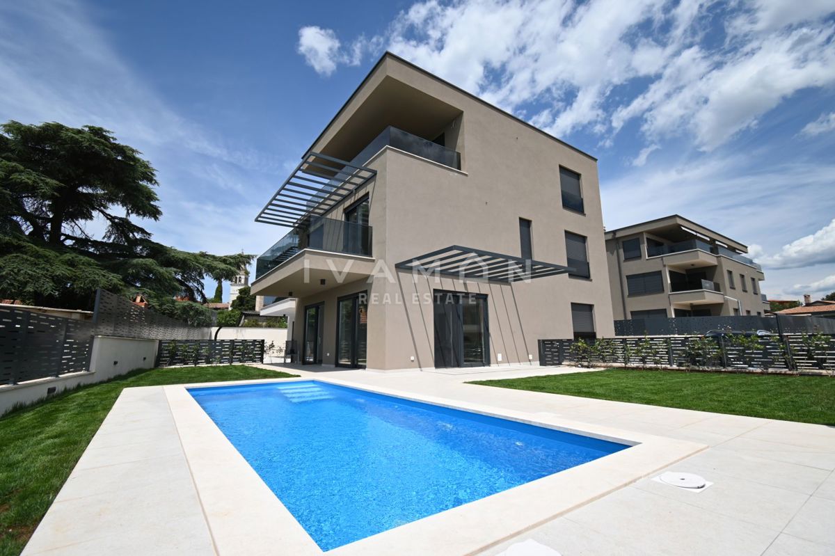 Splendido appartamento trilocale con piscina