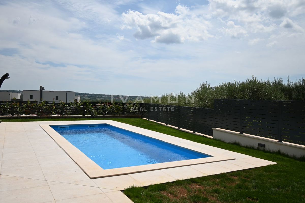 Splendido appartamento trilocale con piscina