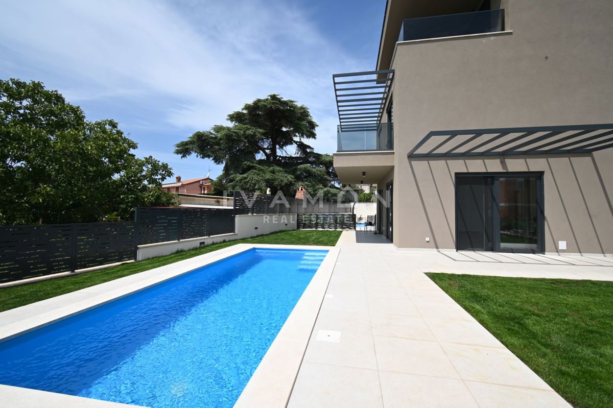 Splendido appartamento trilocale con piscina