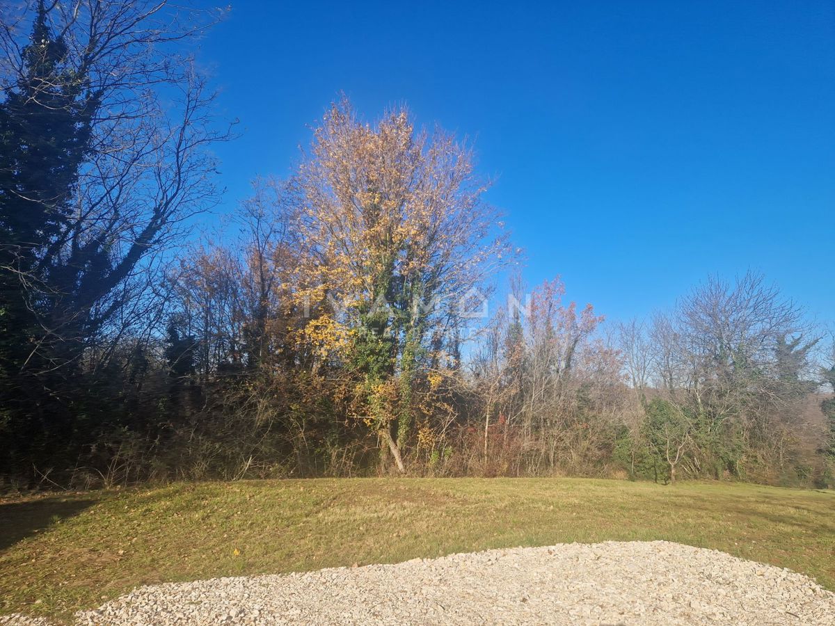 Terreno edificabile di 750 m² con terreno agricolo di 3000 m²