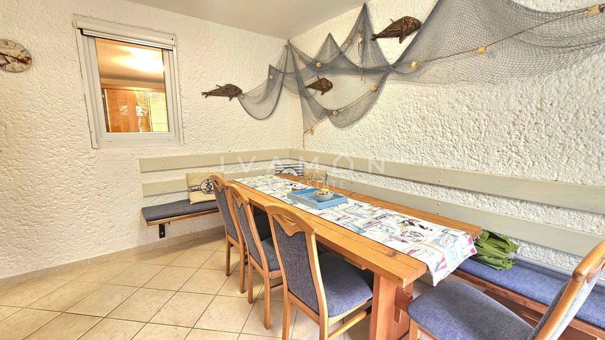 Červar Porat: Appartamento con Due Camere da Letto e Giardino