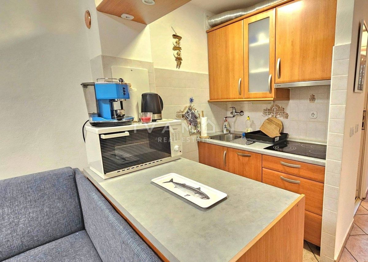 Červar Porat: Appartamento con Due Camere da Letto e Giardino