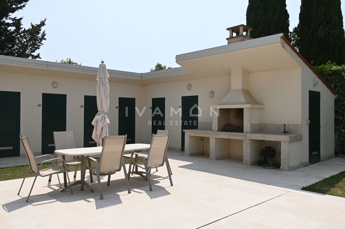 Bilocale in palazzina con piscina