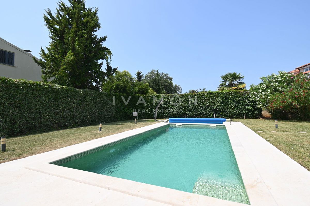 Bilocale in palazzina con piscina