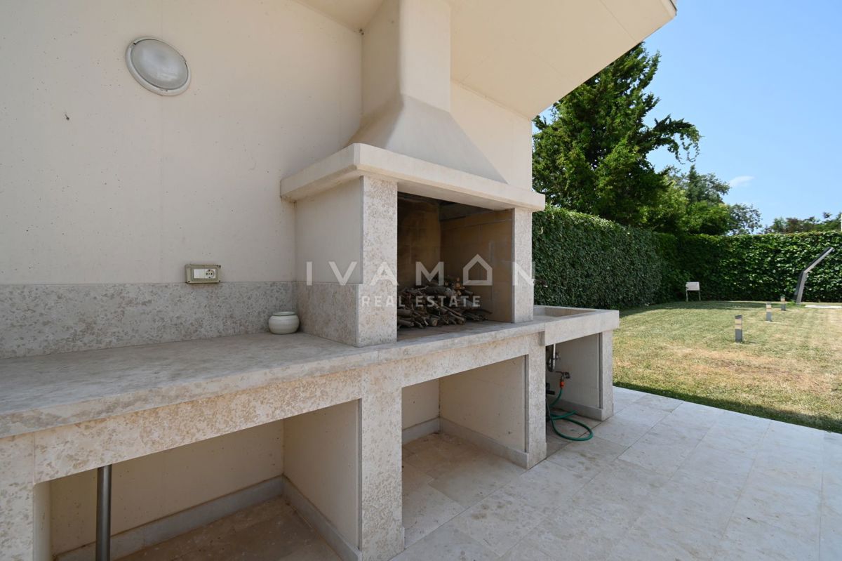 Bilocale in palazzina con piscina